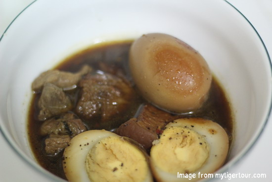 Thit kho hot vit | Vietnamese pork stew with duck eggs