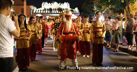 Hoi An Dancing ceremony 